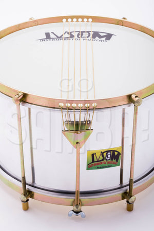 Close up view of drum perfect for caixa em cima. 6 strings with classic aluminum shell.